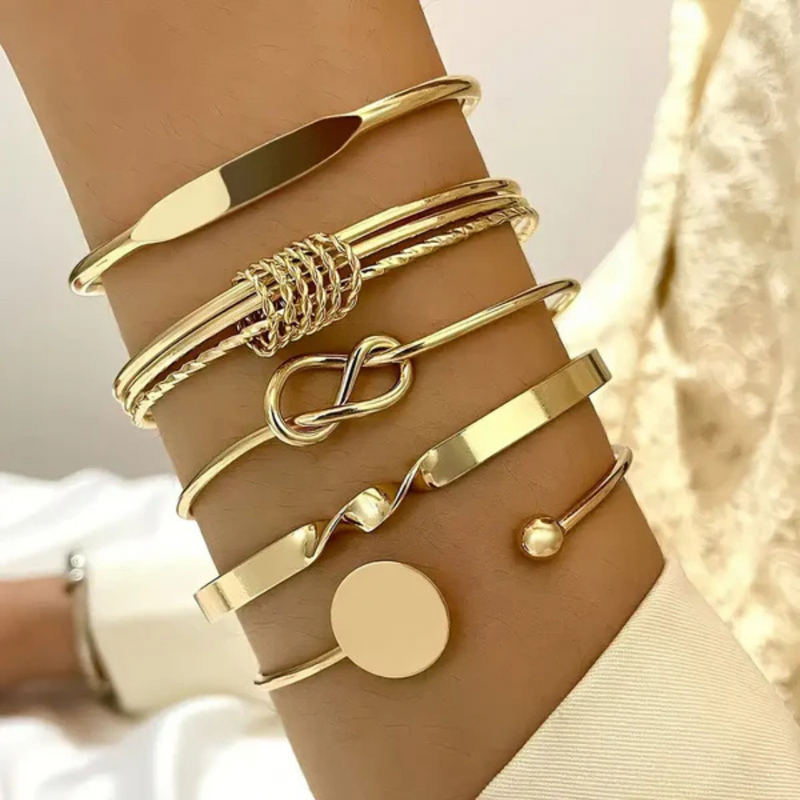 Elegance in Gold: Knotted Bracelet Set
