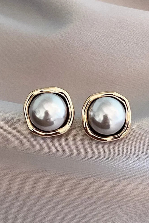 Arabella - Sophisticated Black Pearl Earrings