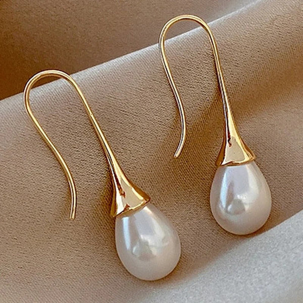 Elena - Timeless Pearl Earrings
